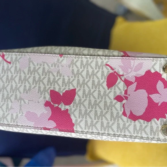 Michael Kors Pink and Cream/White Women's Bag Set - Picture 10 of 10